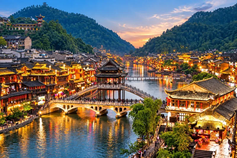 9D WONDERFUL CHANGSHA - FENGHUANG - CHONGQING - ZHANGJIAJIE TOUR by MH
