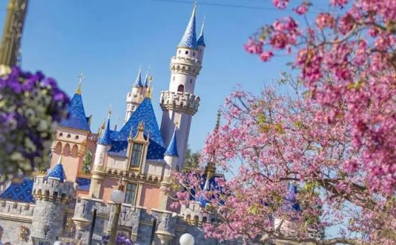 7D ADORABLE LEBARAN SAKURA GOLDEN ROUTE JAPAN WITH TOKYO DISNEY SEA + UNIVERSAL STUDIO by MH