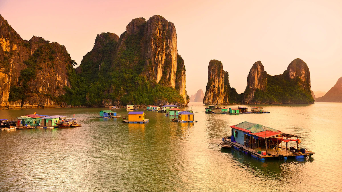 6D/5N Highlight of Vietnam Hochiminh – Hanoi – Halong Bay Package